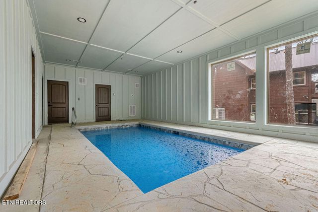 2751 Murray Ridge Rd, Sevierville, TN 37876