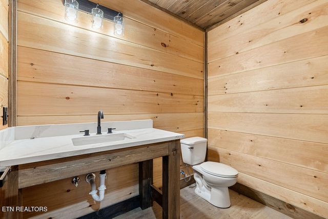 2751 Murray Ridge Rd, Sevierville, TN 37876