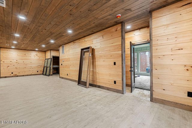 2751 Murray Ridge Rd, Sevierville, TN 37876