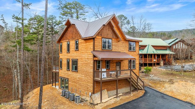 2751 Murray Ridge Rd, Sevierville, TN 37876