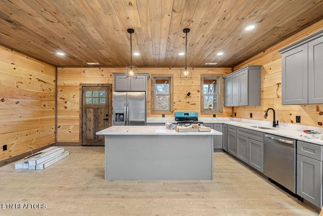 2751 Murray Ridge Rd, Sevierville, TN 37876