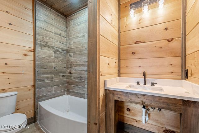 2751 Murray Ridge Rd, Sevierville, TN 37876