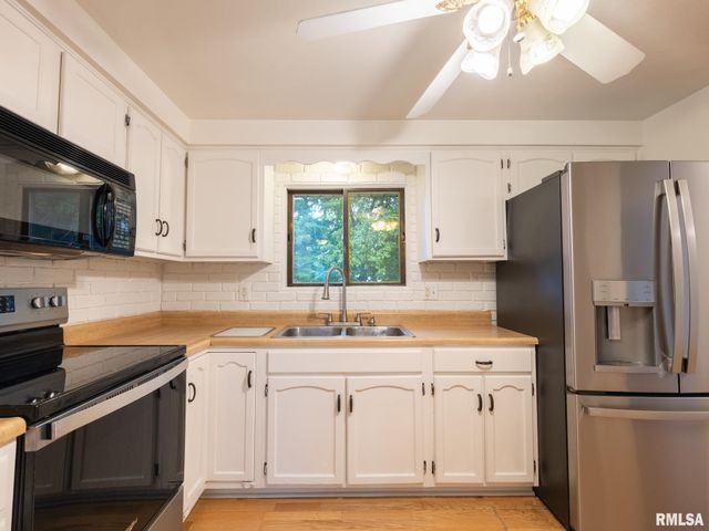 212 GARDENA Avenue, East Peoria, IL 61611