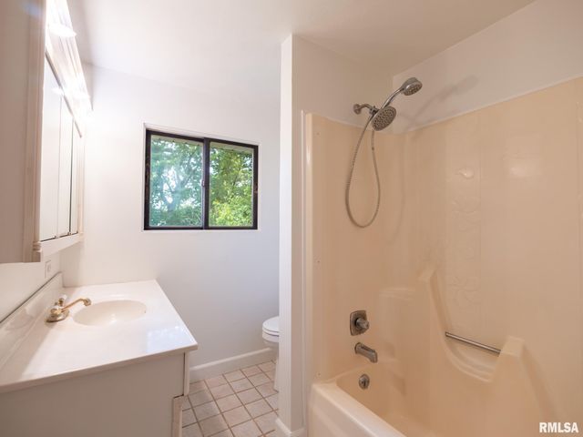 212 GARDENA Avenue, East Peoria, IL 61611