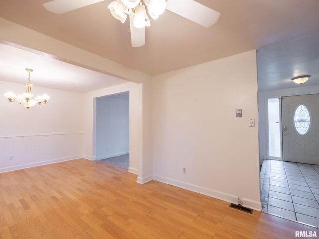 212 GARDENA Avenue, East Peoria, IL 61611
