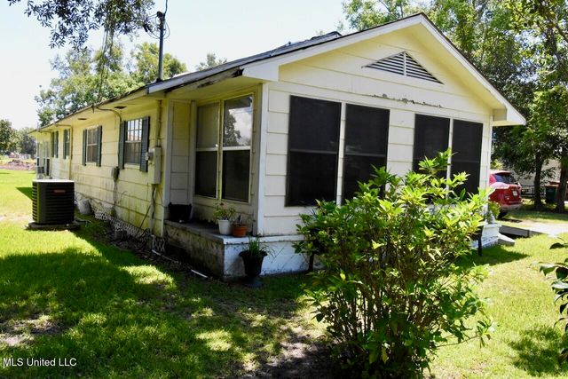 432 Klondyke Road, Long Beach, MS 39560