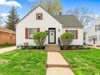 1123 S 6TH Street, Pekin, IL 61554