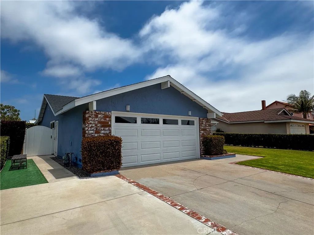 Image 24 of property listing at 20772 Hunter Lane, Huntington Beach, CA 92646