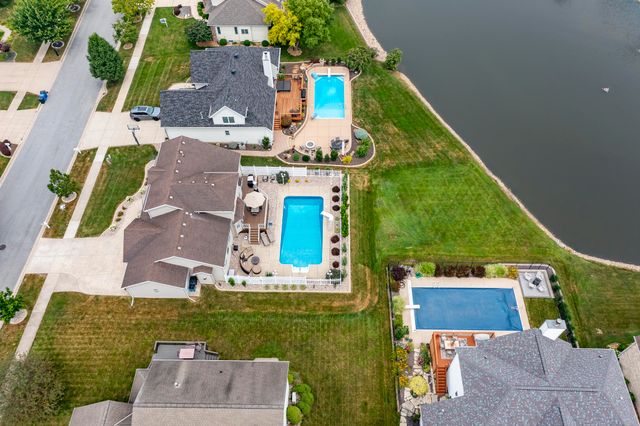 673 Davis Circle, Crown Point, IN 46307
