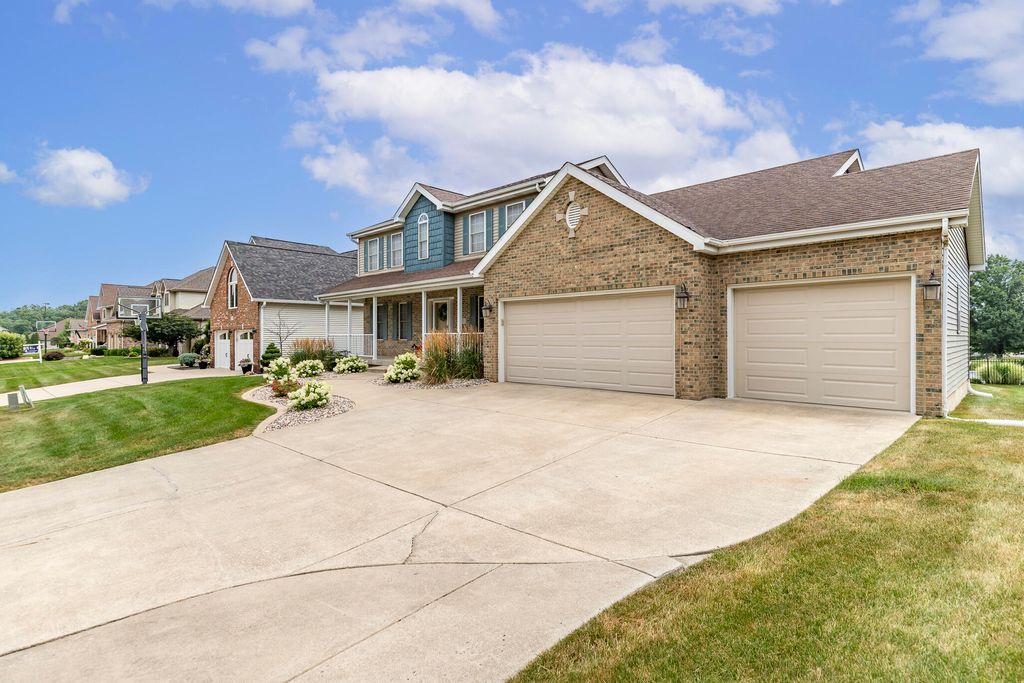 673 Davis Circle, Crown Point, IN 46307