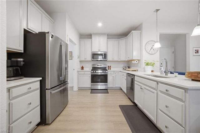 531 Eldridge LN, Chesapeake, VA 23323