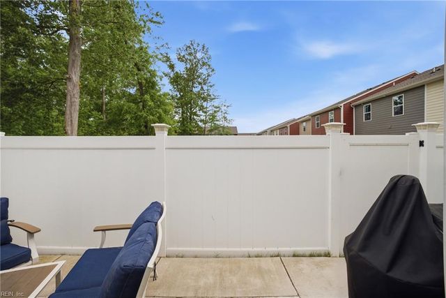 531 Eldridge LN, Chesapeake, VA 23323