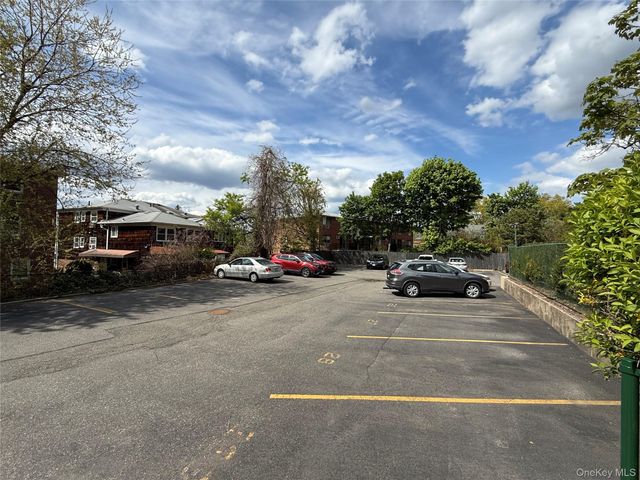 47-27 Little Neck Parkway L4, Little Neck, NY 11362
