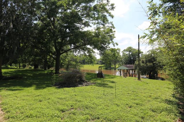 4649 County Road 929c, Brazoria, TX 77422