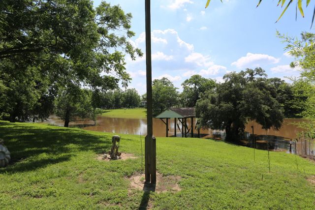 4649 County Road 929c, Brazoria, TX 77422