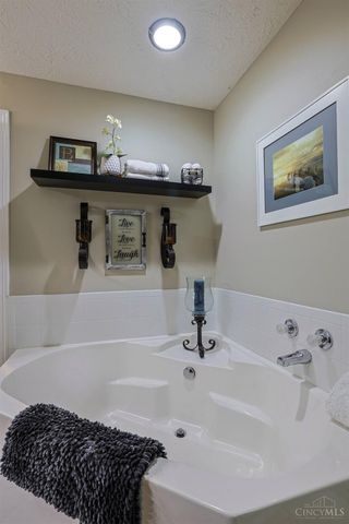 8033 Pinnacle Point Drive, West Chester, OH 45069