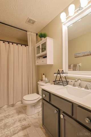 8033 Pinnacle Point Drive, West Chester, OH 45069