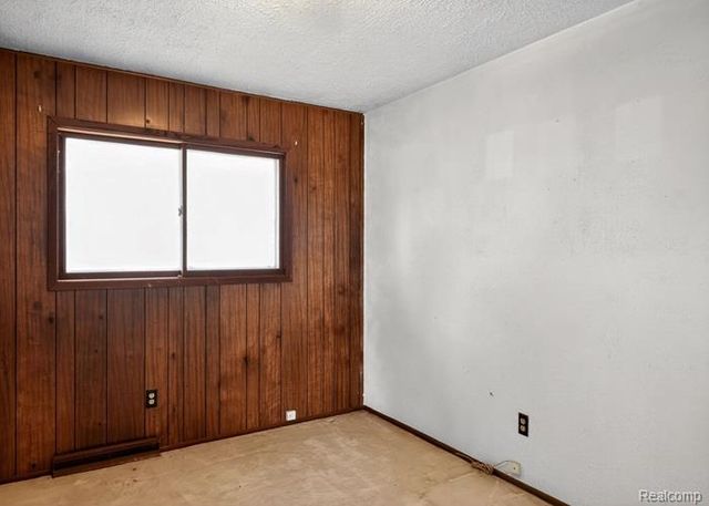 300 S Heritier Road, Kawkawlin Township, MI 48634