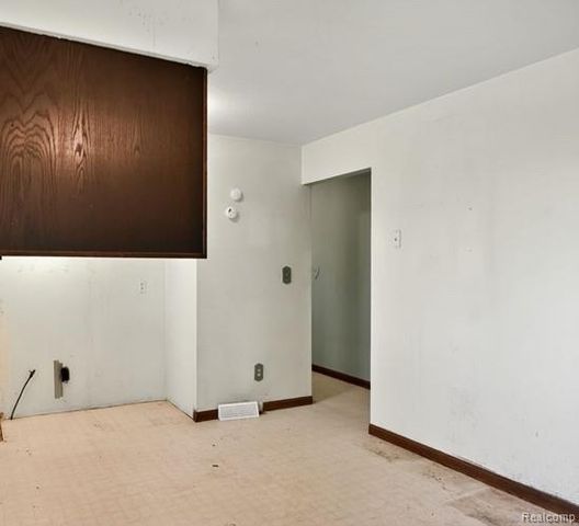 300 S Heritier Road, Kawkawlin Township, MI 48634