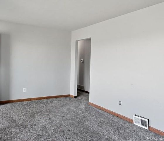 300 S Heritier Road, Kawkawlin Township, MI 48634