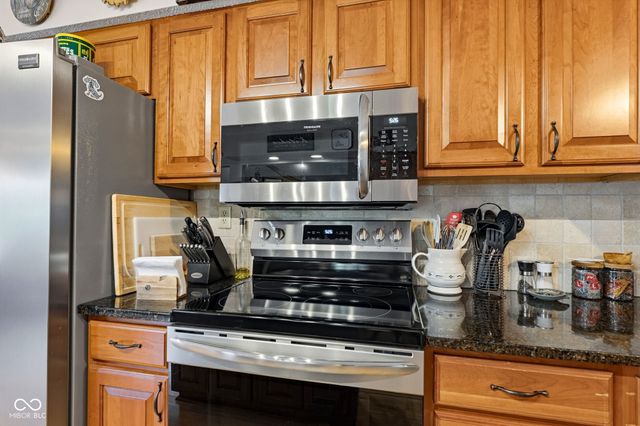 6642 W Sweet Creek Drive, New Palestine, IN 46163