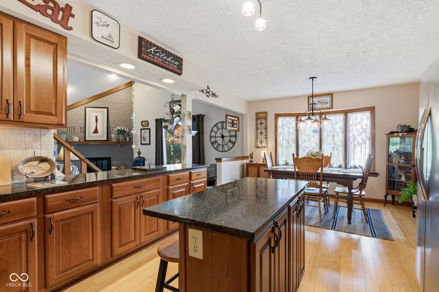6642 W Sweet Creek Drive, New Palestine, IN 46163