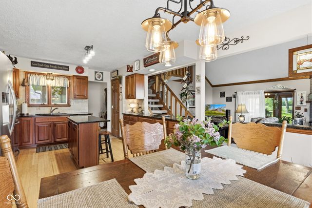6642 W Sweet Creek Drive, New Palestine, IN 46163