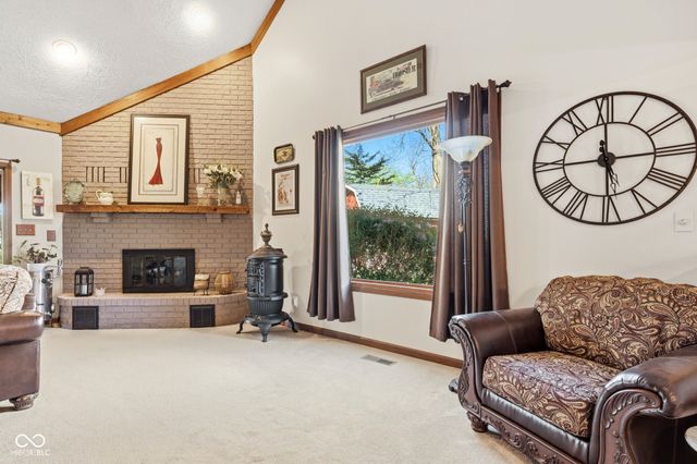 6642 W Sweet Creek Drive, New Palestine, IN 46163