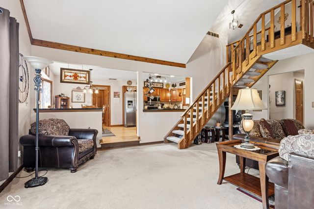 6642 W Sweet Creek Drive, New Palestine, IN 46163