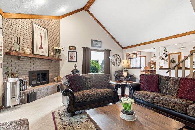 6642 W Sweet Creek Drive, New Palestine, IN 46163