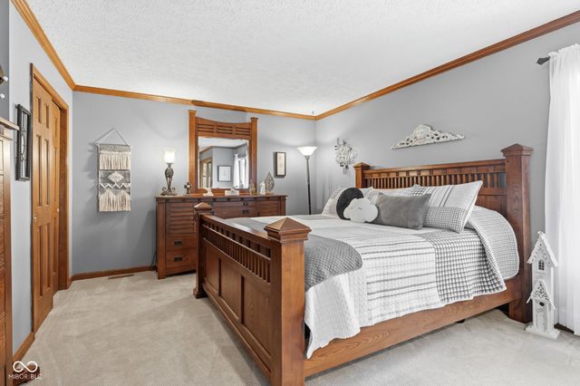 6642 W Sweet Creek Drive, New Palestine, IN 46163