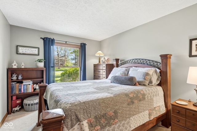 6642 W Sweet Creek Drive, New Palestine, IN 46163