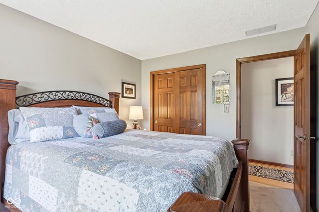 6642 W Sweet Creek Drive, New Palestine, IN 46163