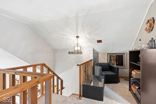6642 W Sweet Creek Drive, New Palestine, IN 46163