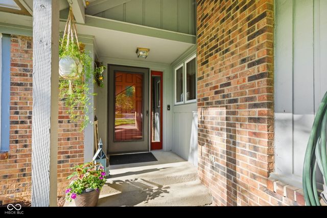 6642 W Sweet Creek Drive, New Palestine, IN 46163