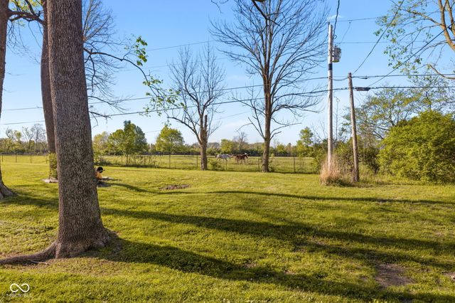6642 W Sweet Creek Drive, New Palestine, IN 46163