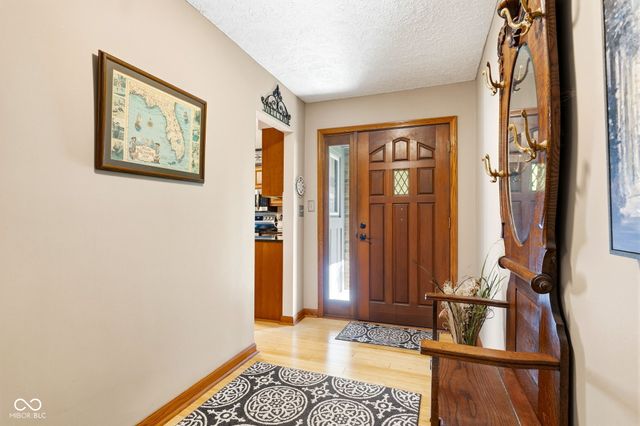 6642 W Sweet Creek Drive, New Palestine, IN 46163