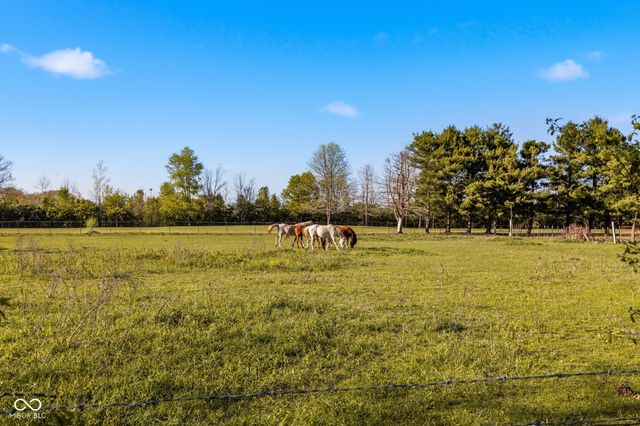 6642 W Sweet Creek Drive, New Palestine, IN 46163