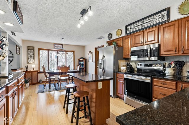 6642 W Sweet Creek Drive, New Palestine, IN 46163