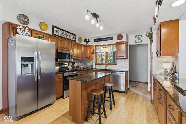 6642 W Sweet Creek Drive, New Palestine, IN 46163