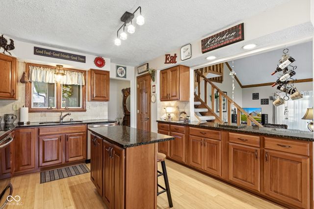 6642 W Sweet Creek Drive, New Palestine, IN 46163