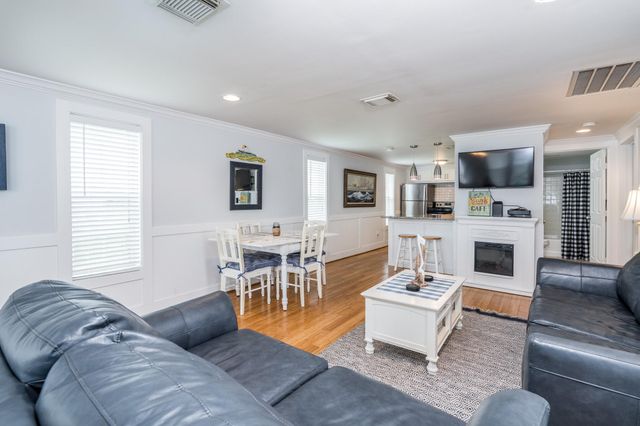 4115 Surf Drive, Galveston, TX 77554