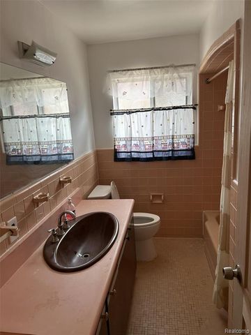 20093 Mansfield Street, Detroit, MI 48235