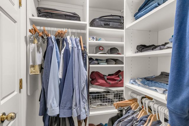 2331 Mohawk Lane, Glenview, IL 60026