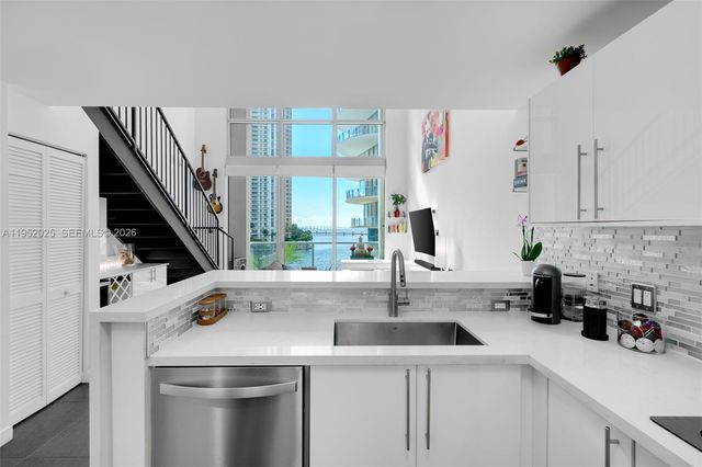 300 S BISCAYNE BLVD L-410, Miami, FL 33131