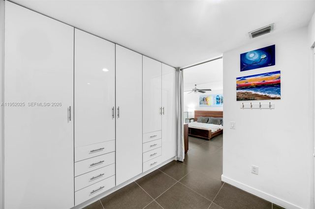 300 S BISCAYNE BLVD L-410, Miami, FL 33131