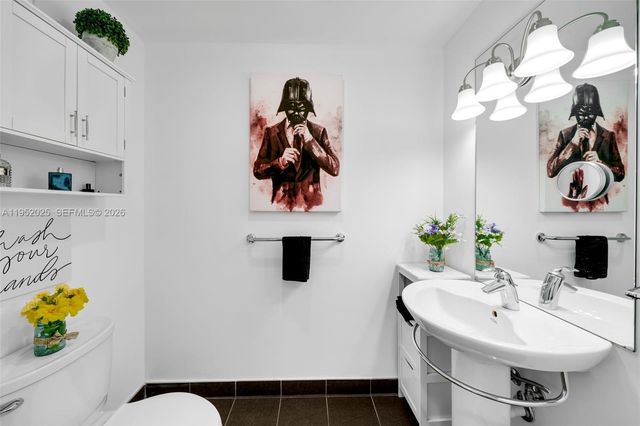 300 S BISCAYNE BLVD L-410, Miami, FL 33131