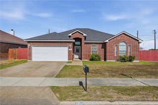 2417 Oak Brook Dr, Portland, TX 78374