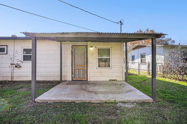 2009 Cloverdale Street, Arlington, TX 76010