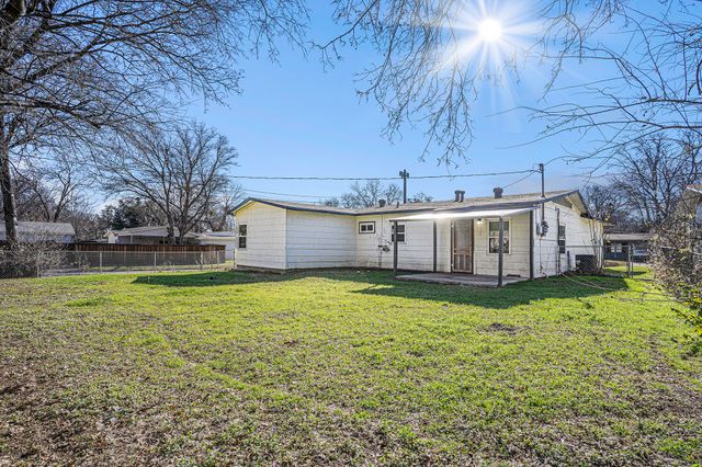 2009 Cloverdale Street, Arlington, TX 76010